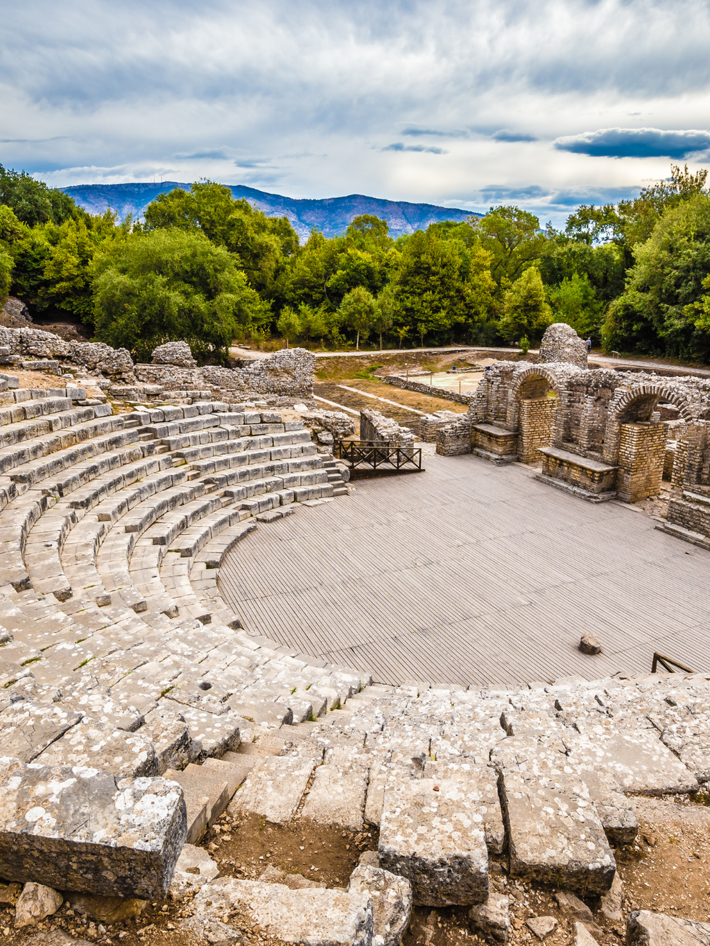 Albānija — piekrastes skaistums un kalnu elpa