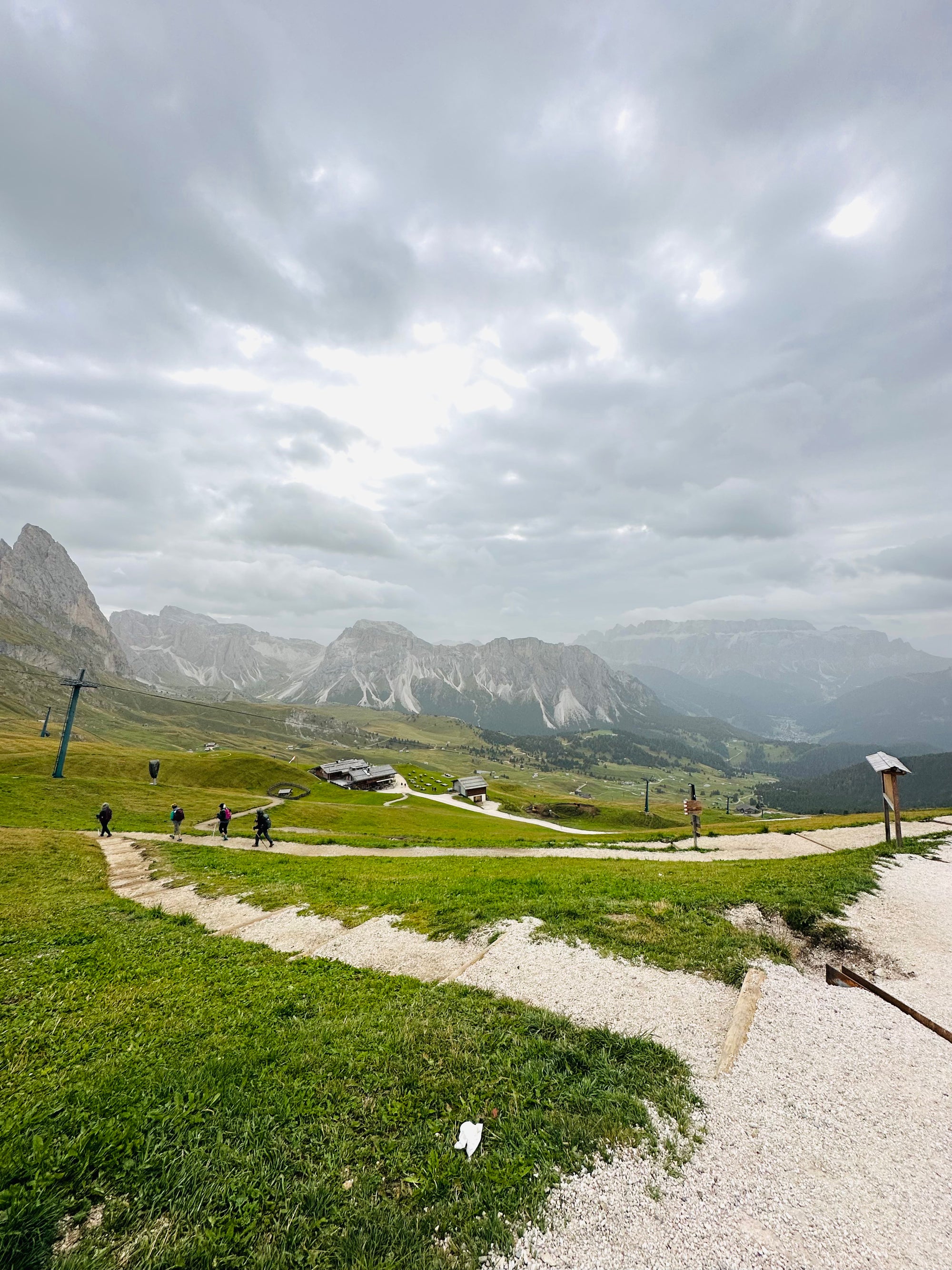 dolomīti itālija ceļojums uz itāliju ceļojums uz dolomītiem kalni alpi
