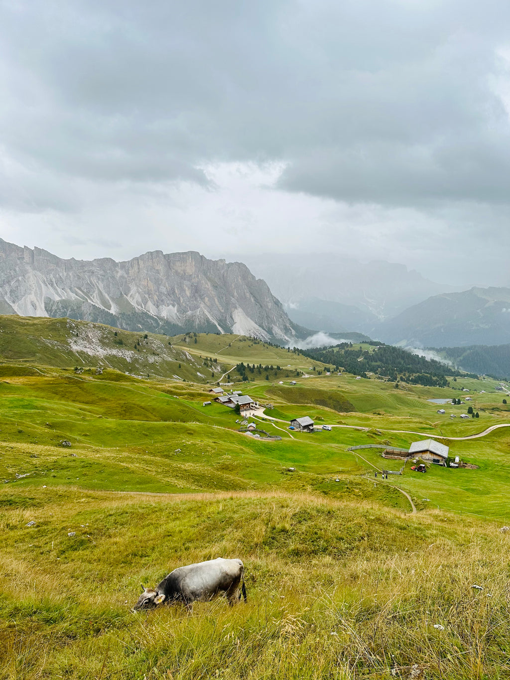 dolomīti itālija ceļojums uz itāliju ceļojums uz dolomītiem kalni alpi