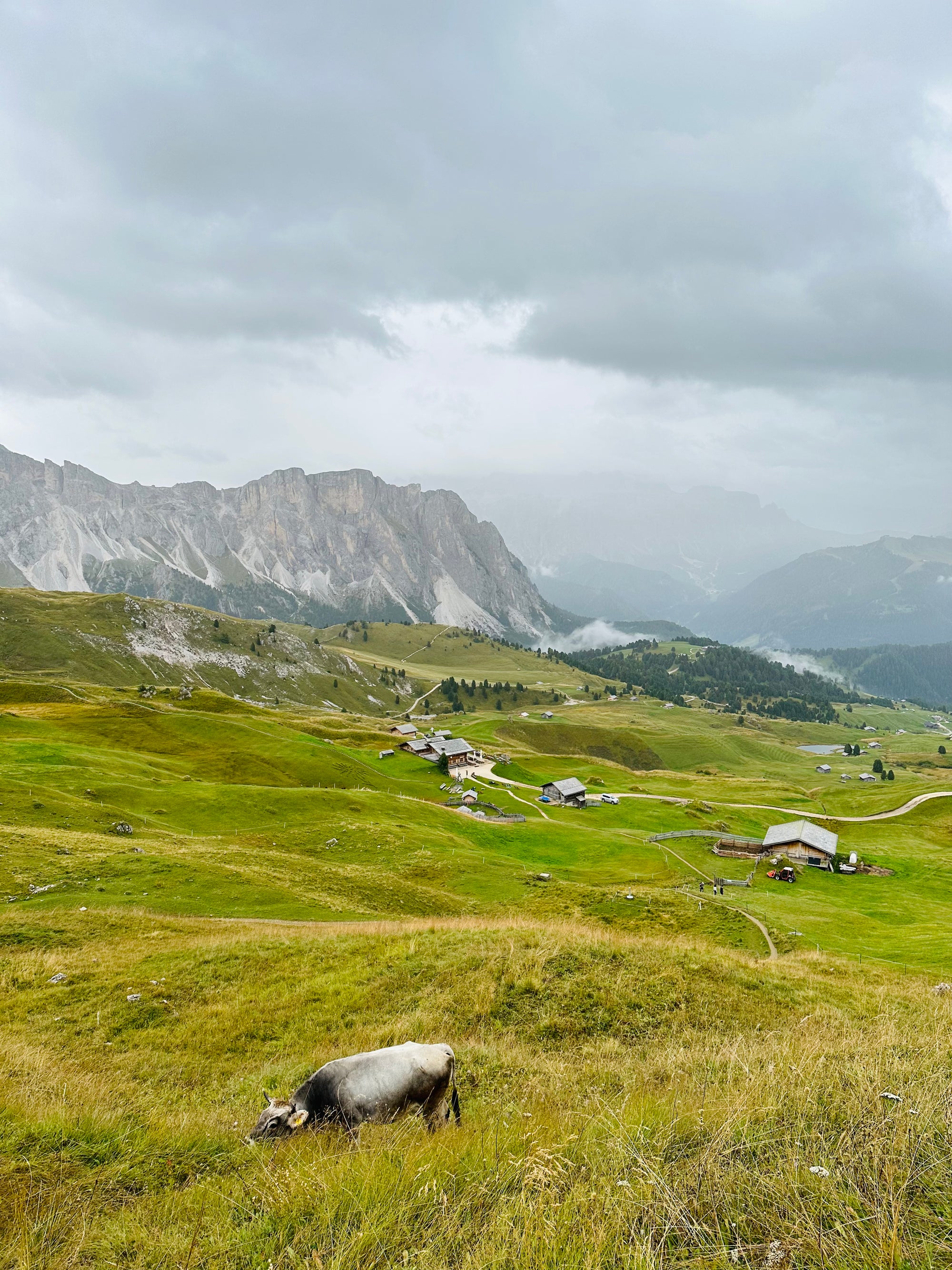 dolomīti itālija ceļojums uz itāliju ceļojums uz dolomītiem kalni alpi