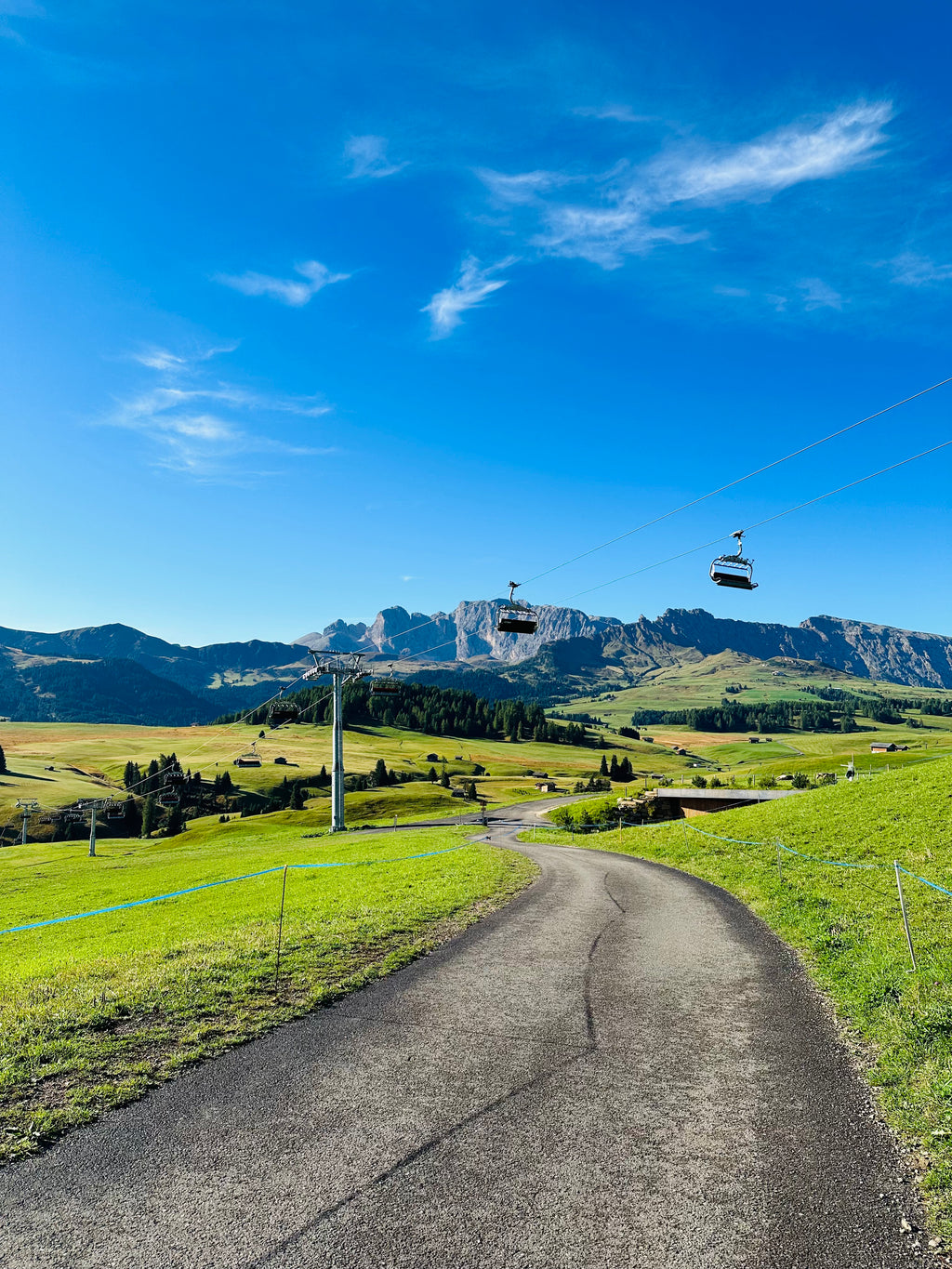 dolomīti itālija ceļojums uz itāliju ceļojums uz dolomītiem kalni alpi