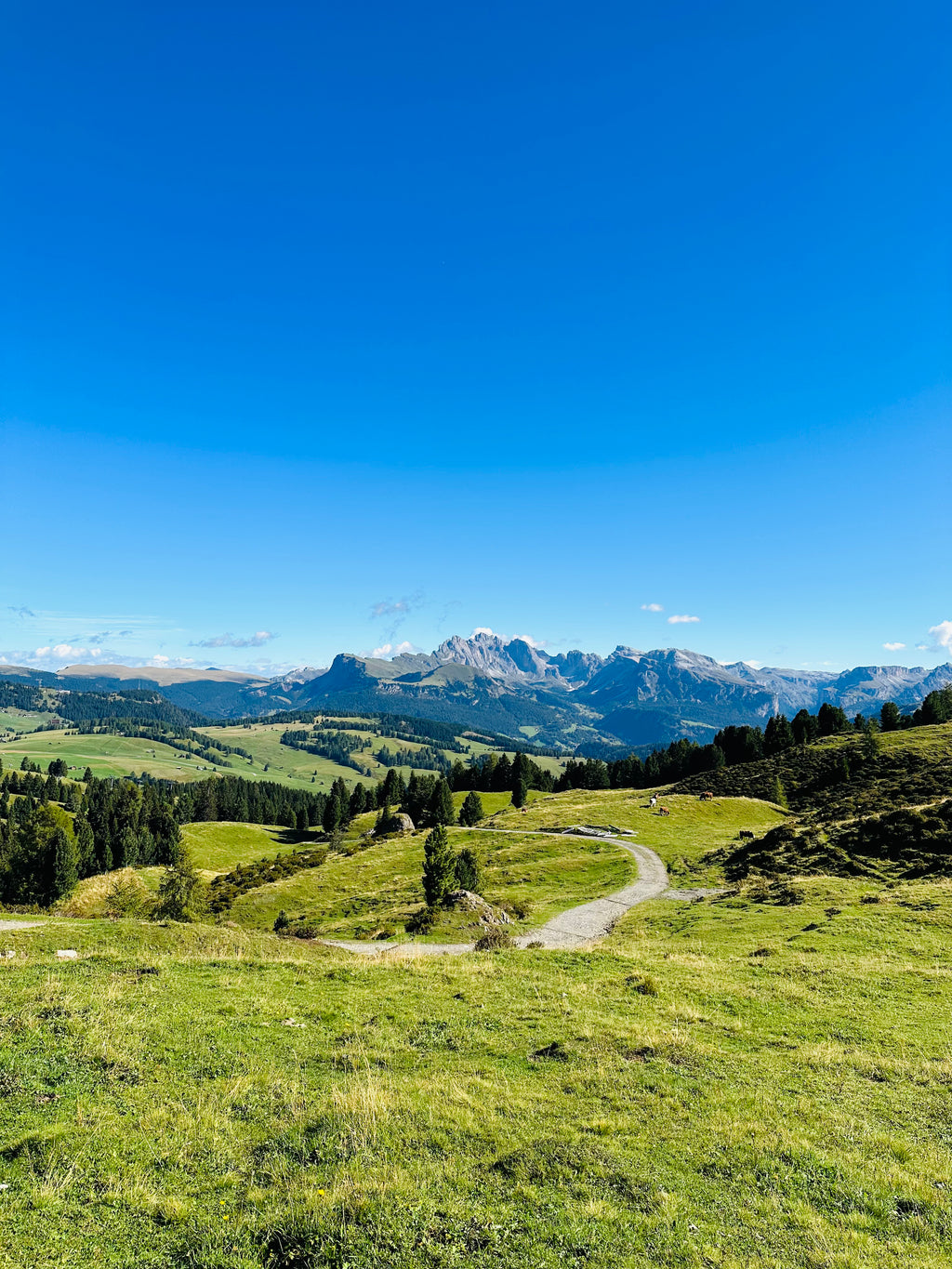 dolomīti itālija ceļojums uz itāliju ceļojums uz dolomītiem kalni alpi
