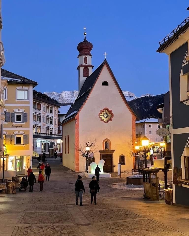 dolomīti itālija ceļojums uz itāliju ceļojums uz dolomītiem kalni alpi