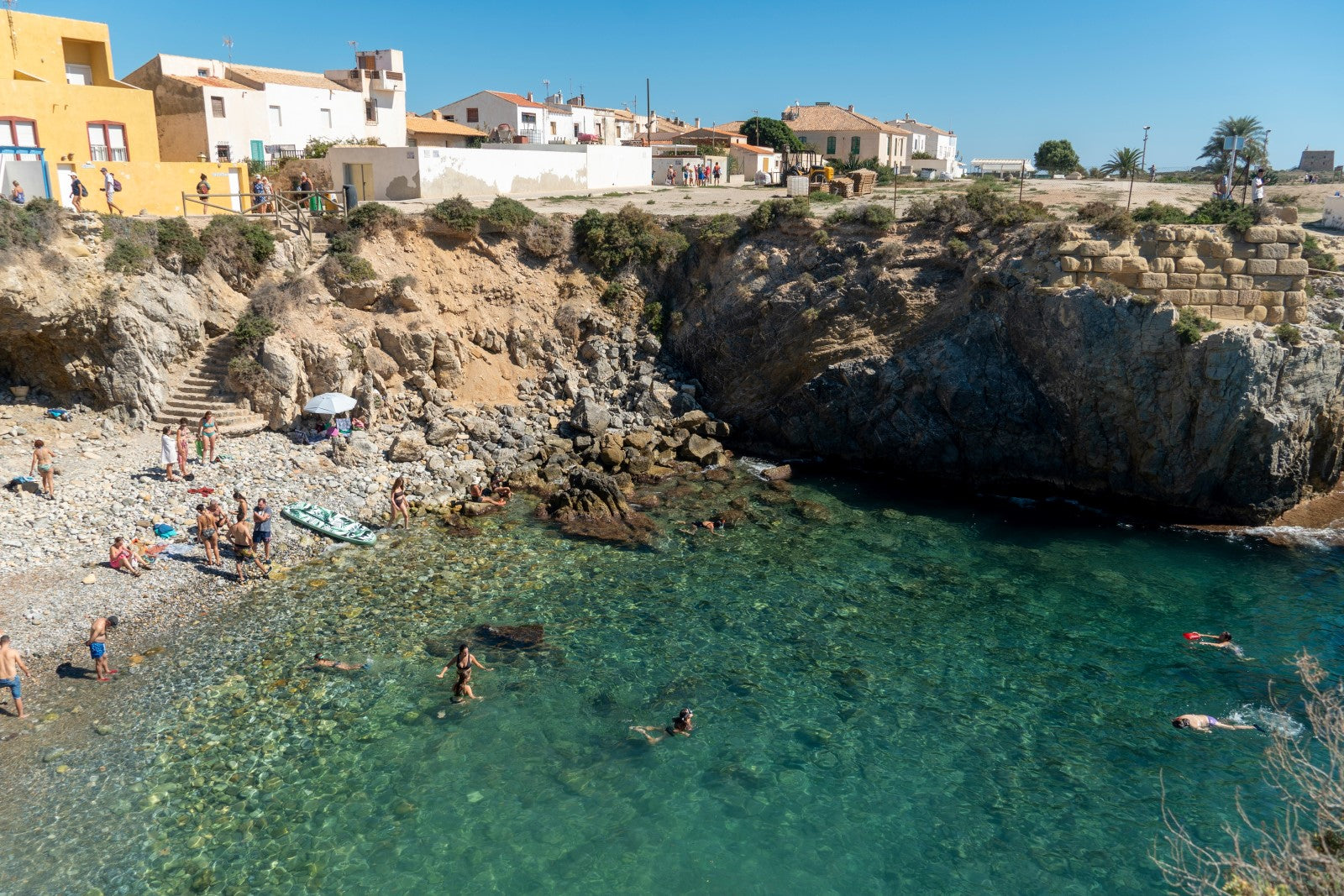 Starts vasarai: saule, jūra un klintis