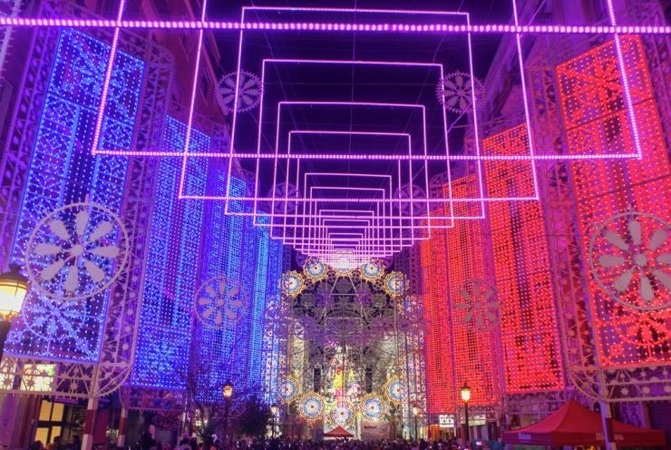 Valensija - krāšņā festivāla "Las Fallas" laikā - Spānijas kultūras pērle