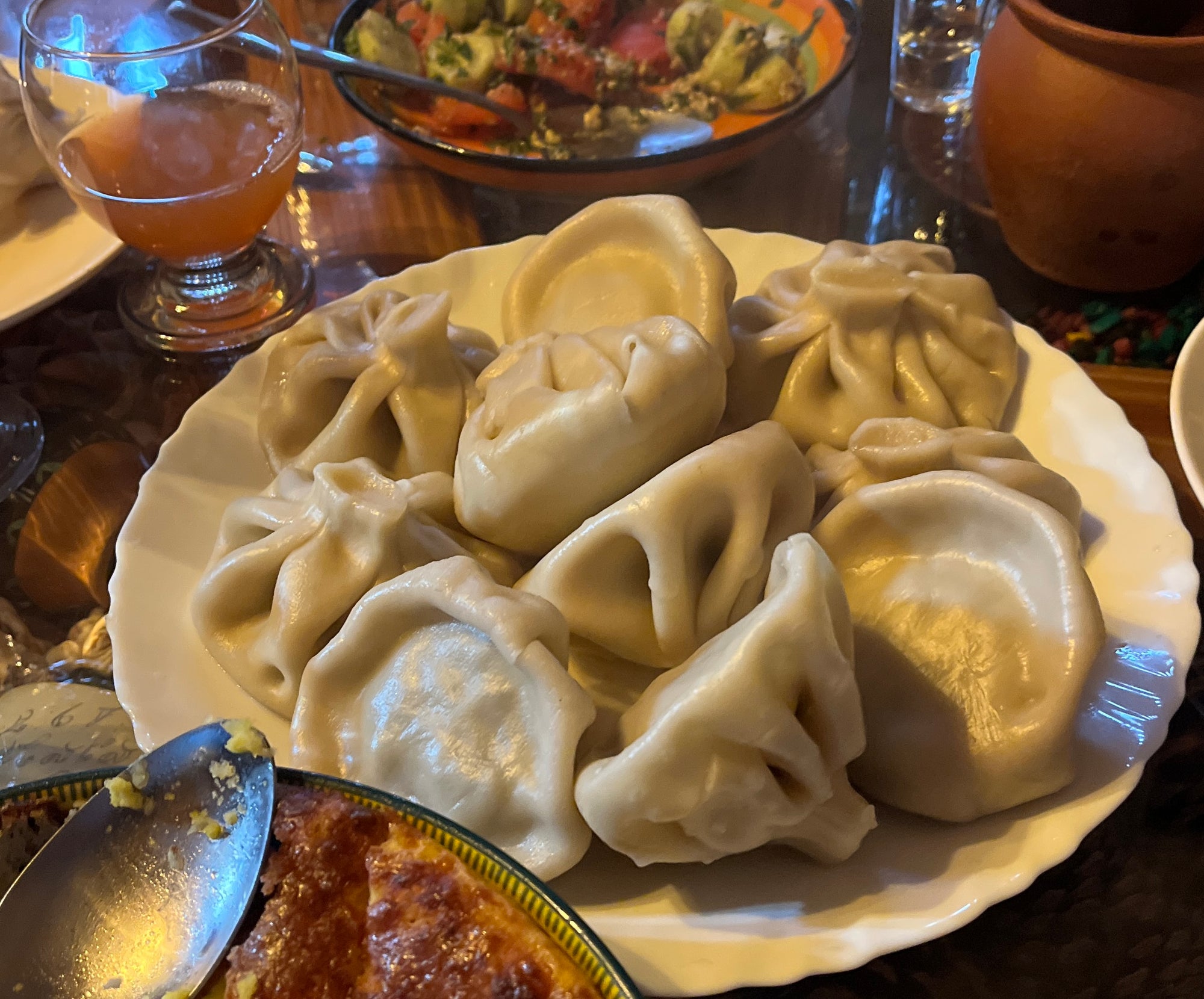 Gruzijas mazpilsēta, kas dzīvo lēni: Melnās jūras piekraste sezonas laikā