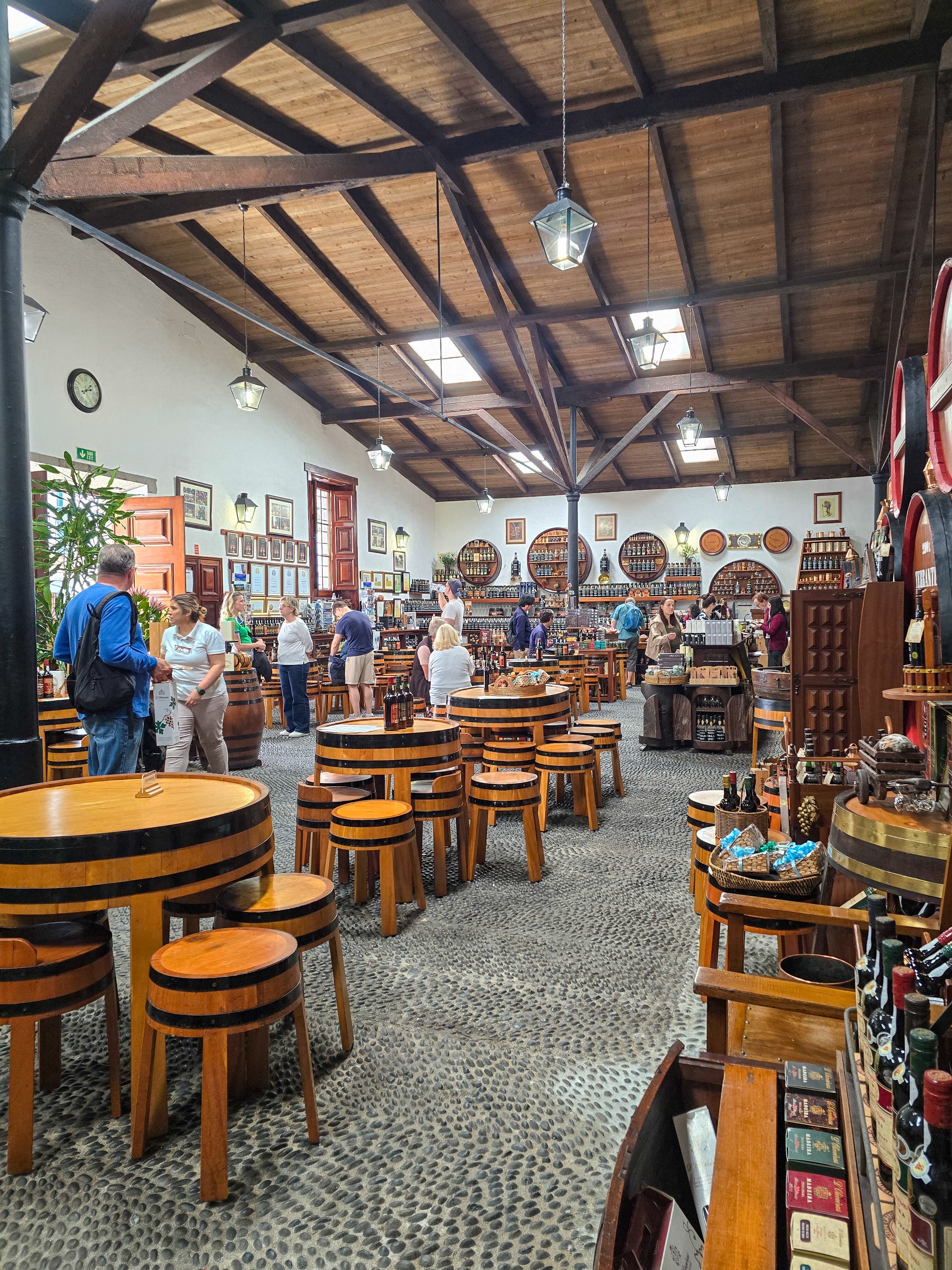 Atlantijas pērle Madeira: dārzi, kalni, levadas un okeāns