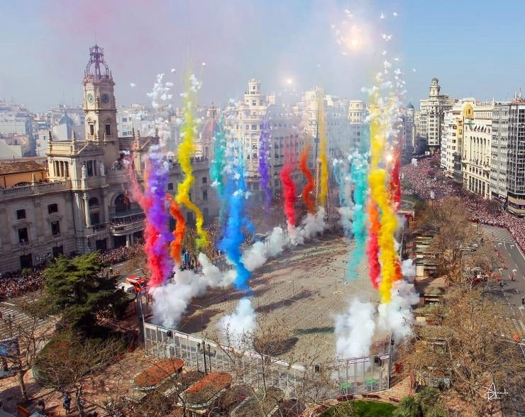 Valensija - krāšņā festivāla "Las Fallas" laikā - Spānijas kultūras pērle