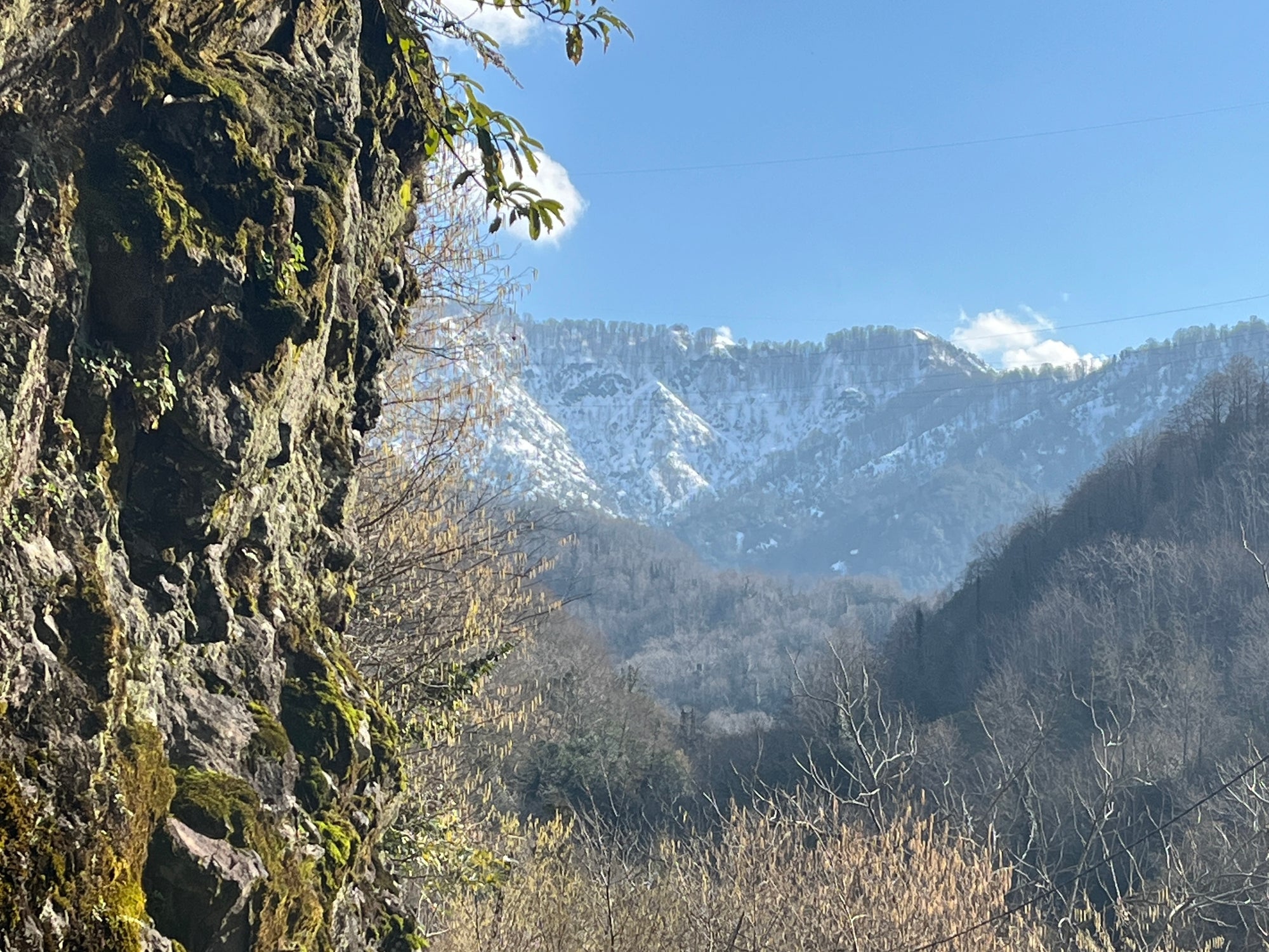 Gruzijas mazpilsēta, kas dzīvo lēni: Melnās jūras piekraste sezonas laikā