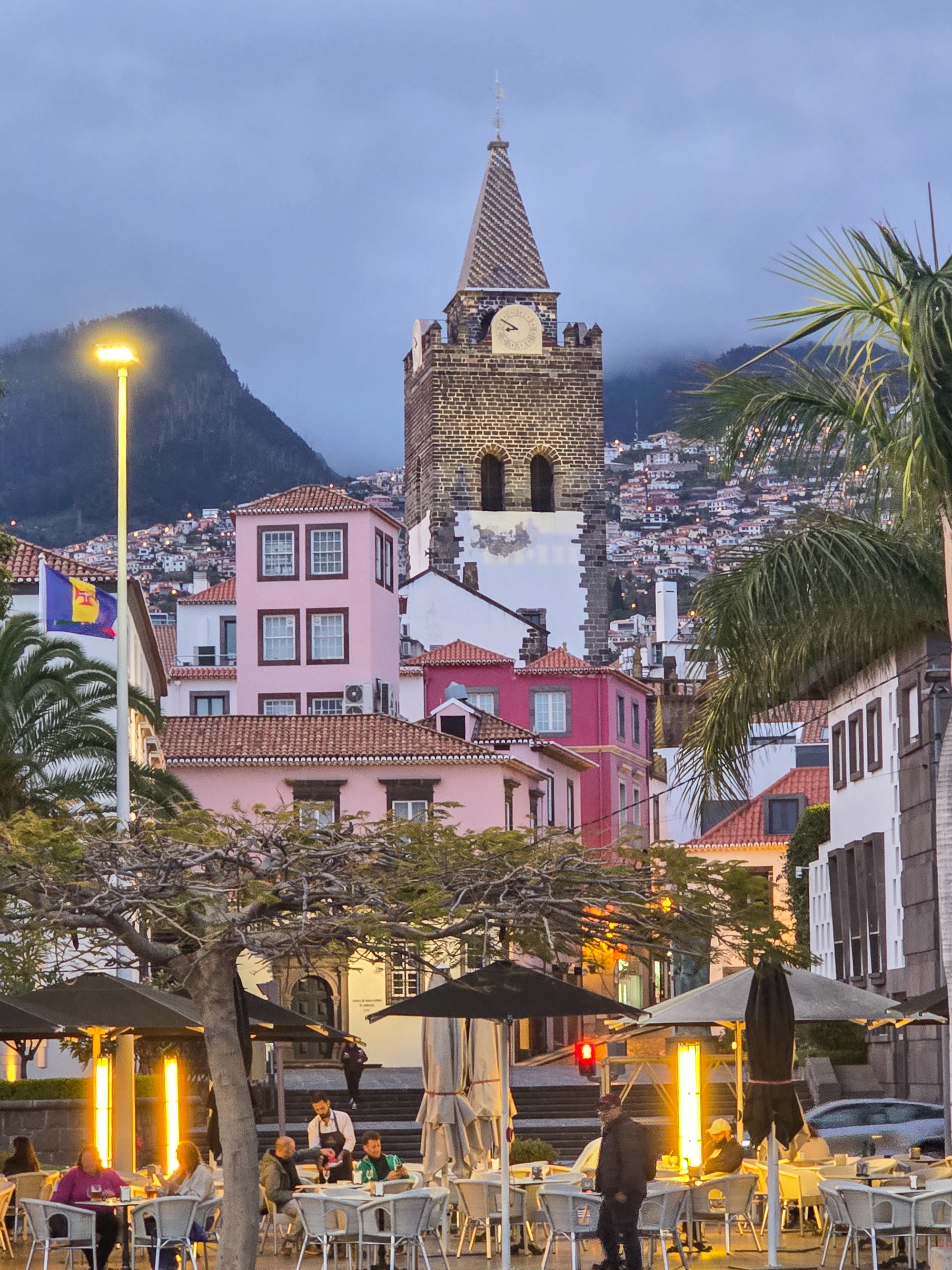 Atlantijas pērle Madeira: dārzi, kalni, levadas un okeāns